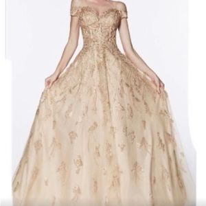 Cinderella Divine - KV1034 Beaded Lace Sweetheart Ballgown NWT size 4 Gold/Gold